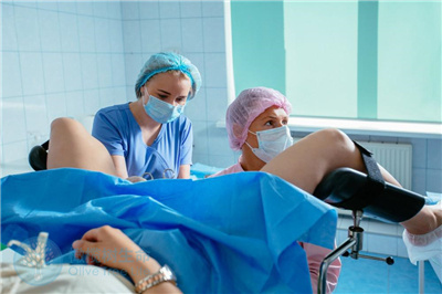 因为宫腔镜是用于子宫腔内检查和就治的一种纤维光源内窥镜,它是利用